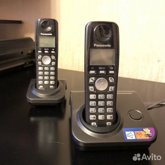 Комплект стационарных радио-телефонов Panasonic (2