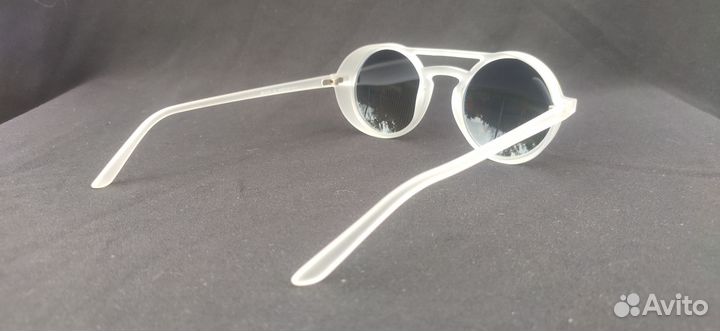 Солнцезащитные очки в дымчатой оправе. Тачкавер