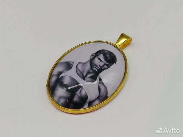 Массивный кулон 3х4 см (Handsome man)