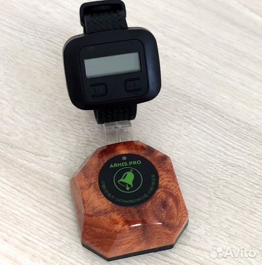 Кнопка вызова официанта Махагон и пейджер часы