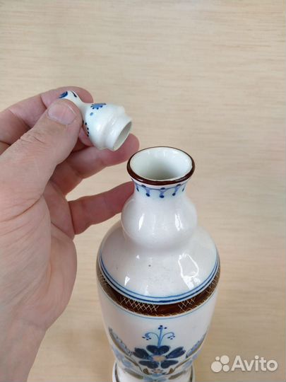 Фарфоровый штоф