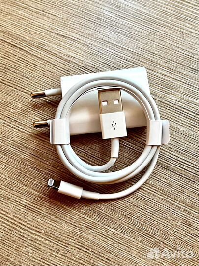 Зарядка на iPhone 5W новая