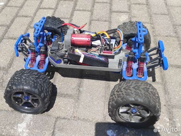Traxxas e-maxx