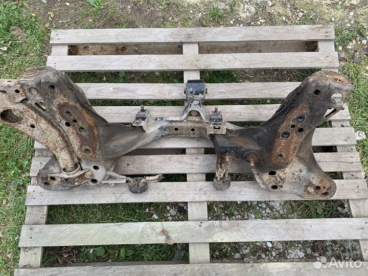 Подрамник передний Mazda 626 GE