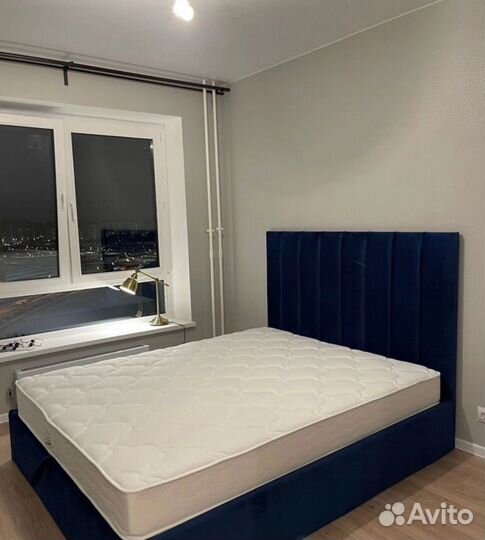 Кровать двухспальная с подьемным механизмом