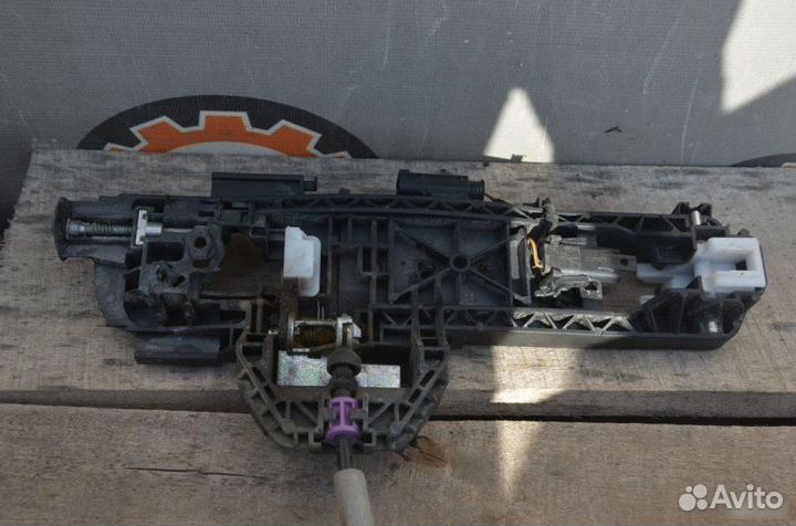 Замок двери задний левый Mercedes-Benz Gl-Class