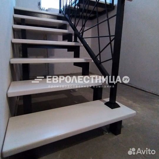 Лестница на металлическом каркасе