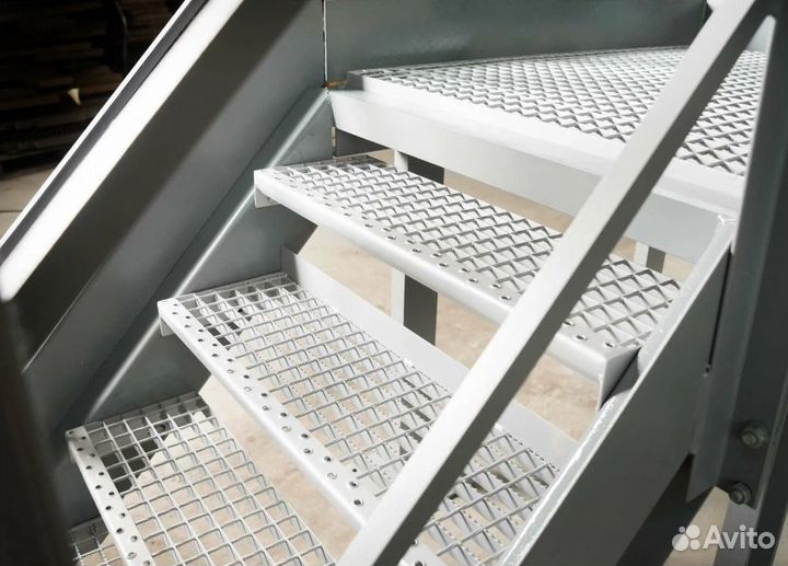 Ступени металлические