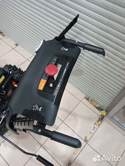 Снегоуборочная машина Honda GX 240 super