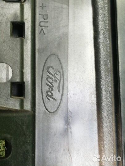 Накладка (кузов наружные) передняя правая Ford