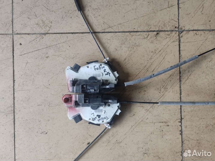 Замок передней двери Skoda Fabia 2 рестайлинг