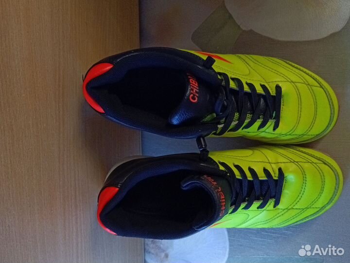 Футбольные бутсы