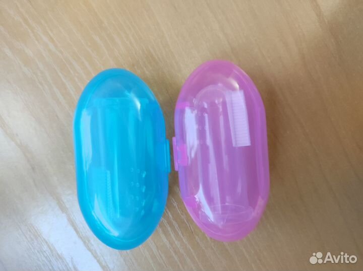 Зубная щётка на палец для ребенка