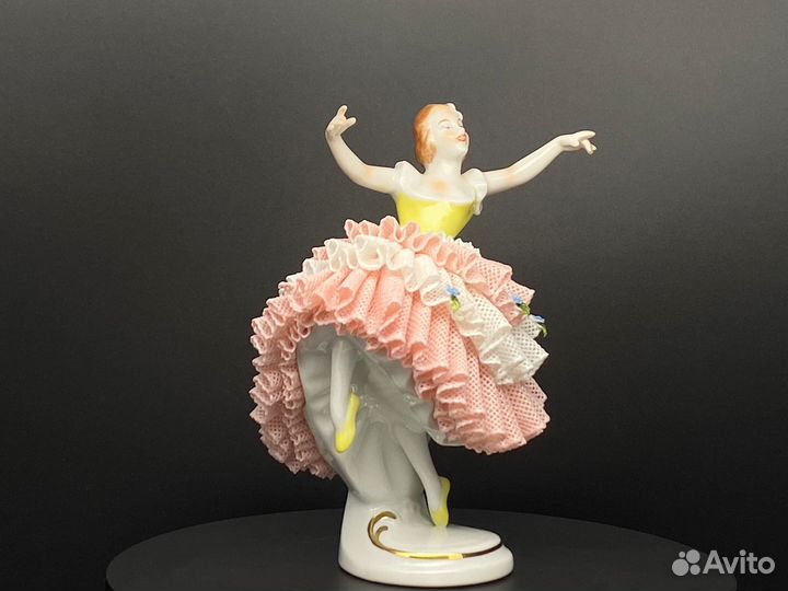 Кружевная фарфоровая статуэтка Unterweissbach