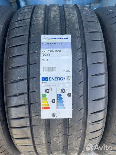 Michelin Pilot Sport 4 S 245/35 R20 и 275/30 R20