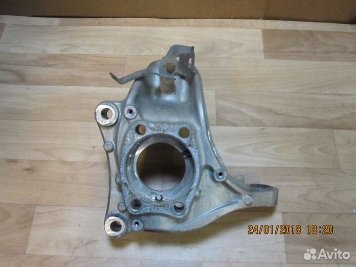 Поворотный кулак передний правый VW Passat B6