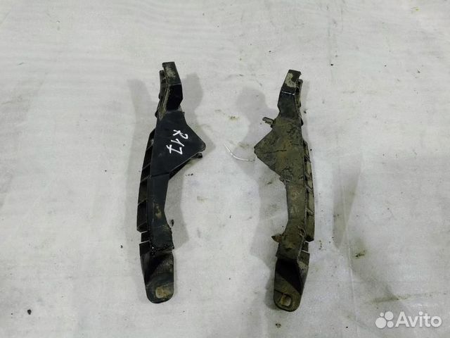 Направляющая переднего бампера комплект Mitsubishi