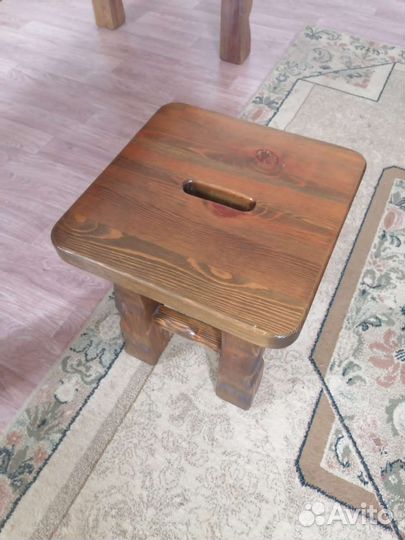 Стол обеденный деревянный