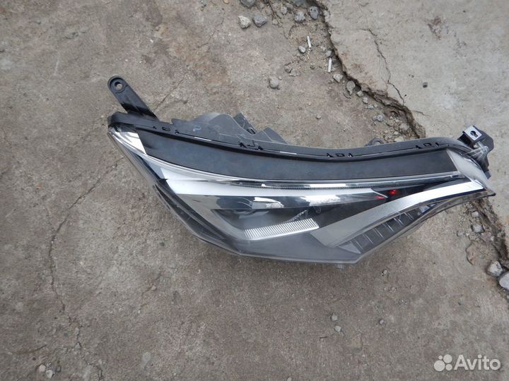Фара правая LED Toyota RAV 4