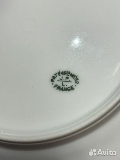 Фарфоровая тарелка