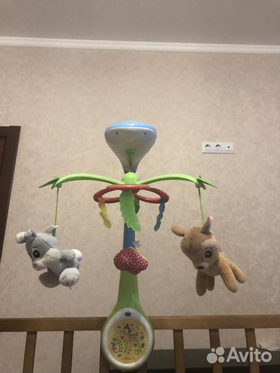 Электронный мобиль Chicco