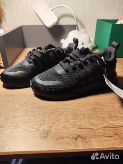 Кроссовки adidas новые детские 30 размер