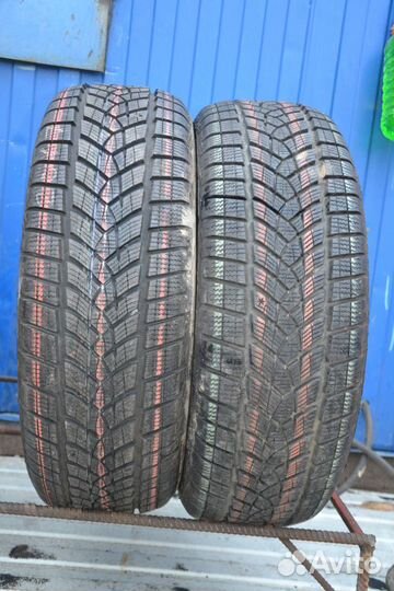 Goodyear UltraGrip Performance Gen-1 215/60 R17 96H