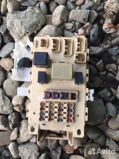 Toyota funcargo блок предохранителей салонный