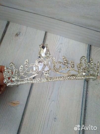 Свадебная диадема и гребень