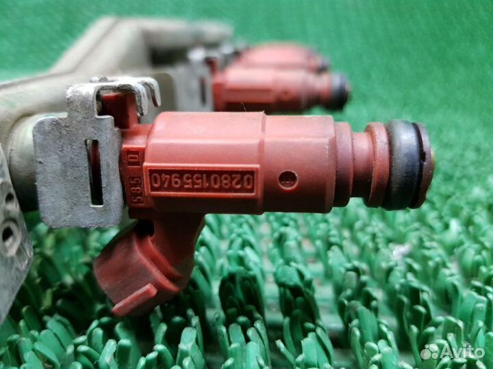 Топливная рампа с форсунками Nissan Almera N16 N16