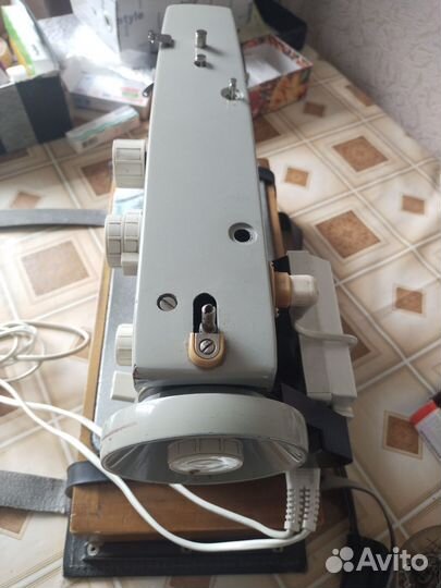 Швейная машинка чайка 142м