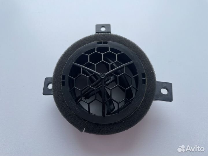 Дефлектор воздушный левый Nissan