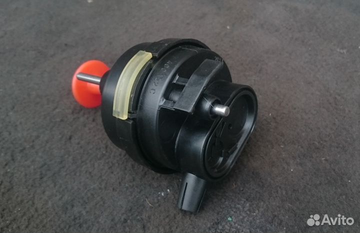 Клапан вакуумный лючка бензобака Mercedes