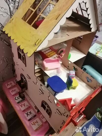 Домик кукольный