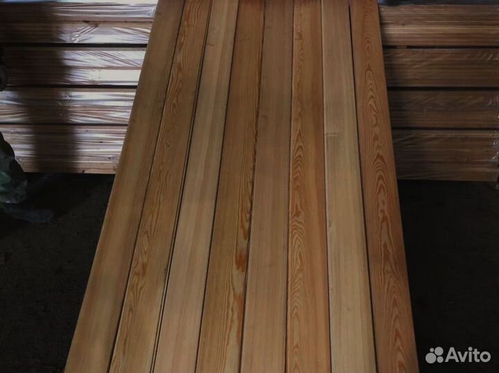 Наружные постройки с досками из лиственницы