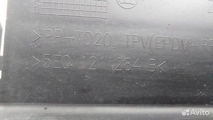 Дефлектор радиатора правый Skoda Octavia A7 czda