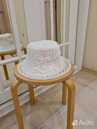 Шляпа женская вязанная белая и молочного цвета