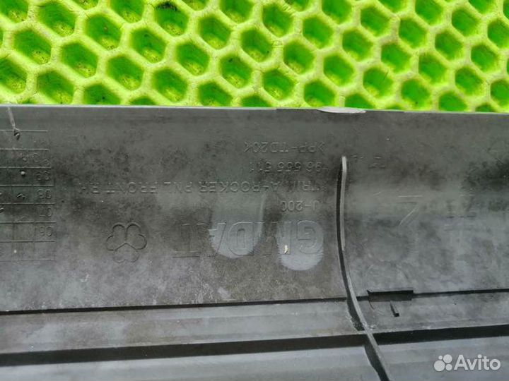 Накладка на порог правая передн. Chevrolet Lacetti