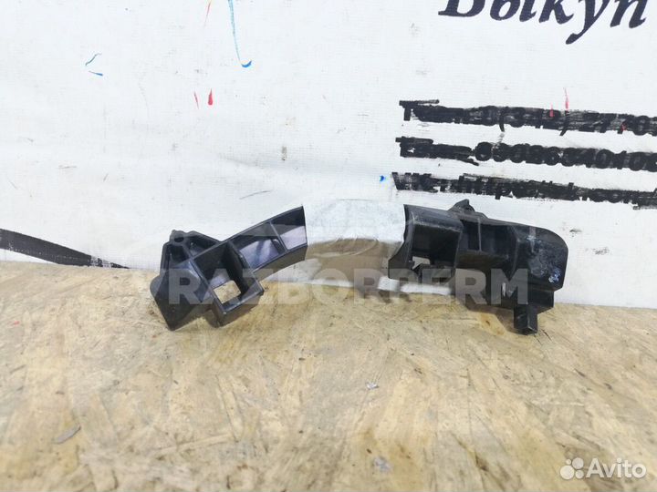 Кронштейн бампера переднего левый Toyota Land Crui