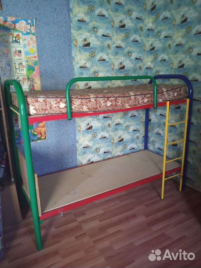 Кровать двухьярусная