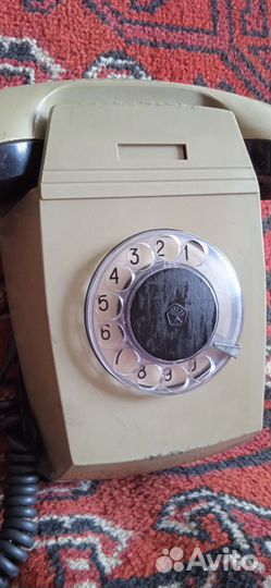 Старый стационарный телефон