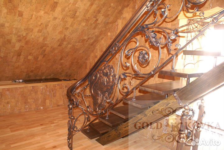 Лестница на второй этаж,перила кованные