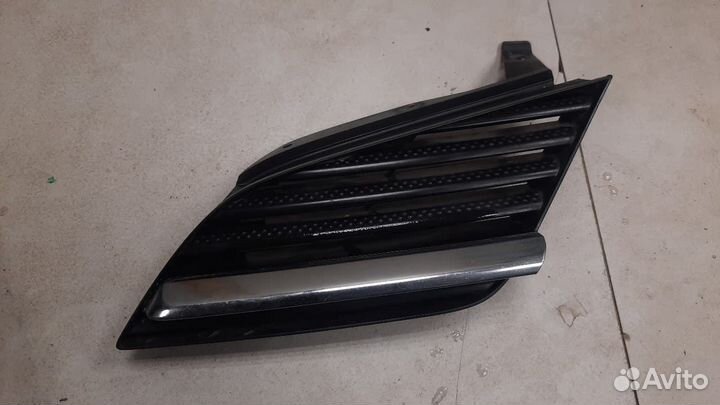 Решетка радиатора левая Nissan Primera