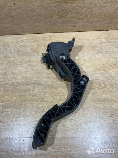 Педаль газа Volkswagen Passat B5 301022