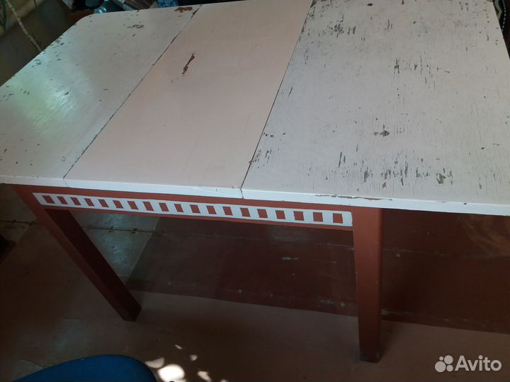 Стол обеденный