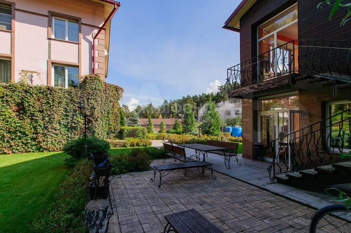 Коттедж 460 м² на участке 15 сот.