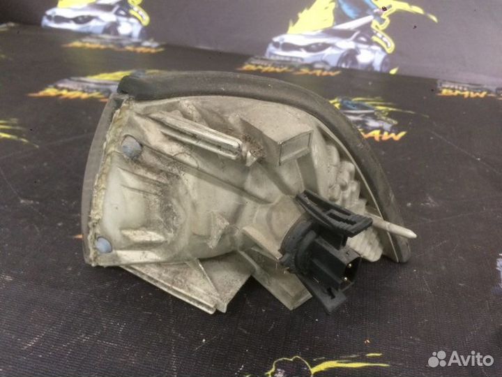 Поворотник правый Bmw 3 E36 coupe/ E36/2C M44B19