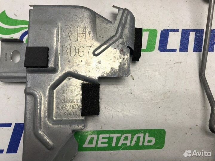 Ручка двери передняя правая Mazda 3 BL Z6 2010