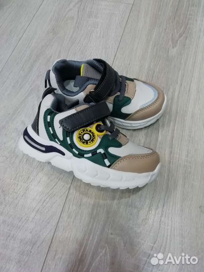 Кроссовки для мальчика 26