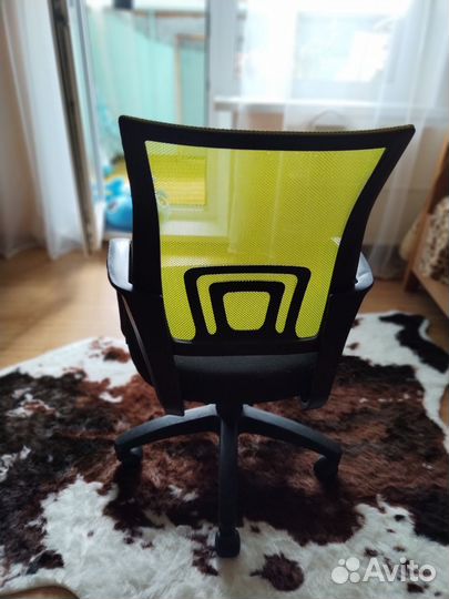 Офисное кресло